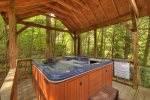 A Whitewater Retreat - Hot Tub